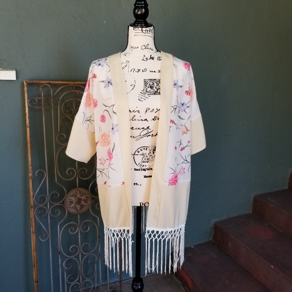 Floral kimono with fringe